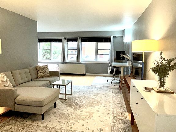 3rd image of 520 E 76th St APT 8A
