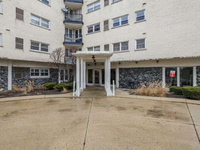 8001 Lockwood Ave APT 302, Skokie, IL, 60077