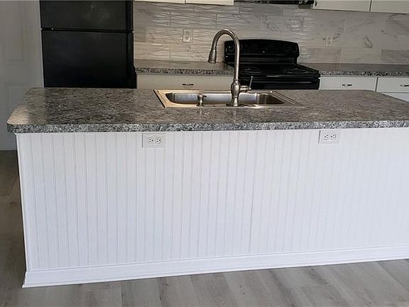 4th image of 10526 Walnut St NE #135