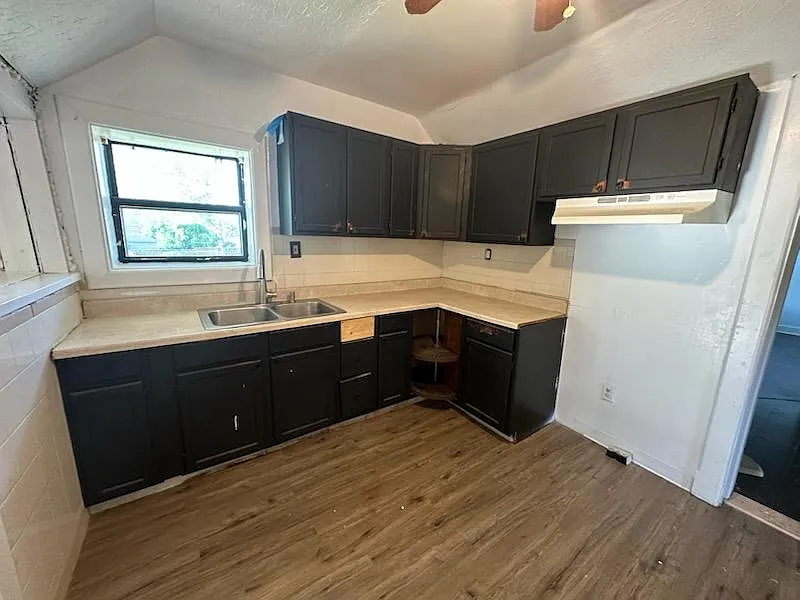3 bed, 1100 sqft, $1,200 — Photo 4