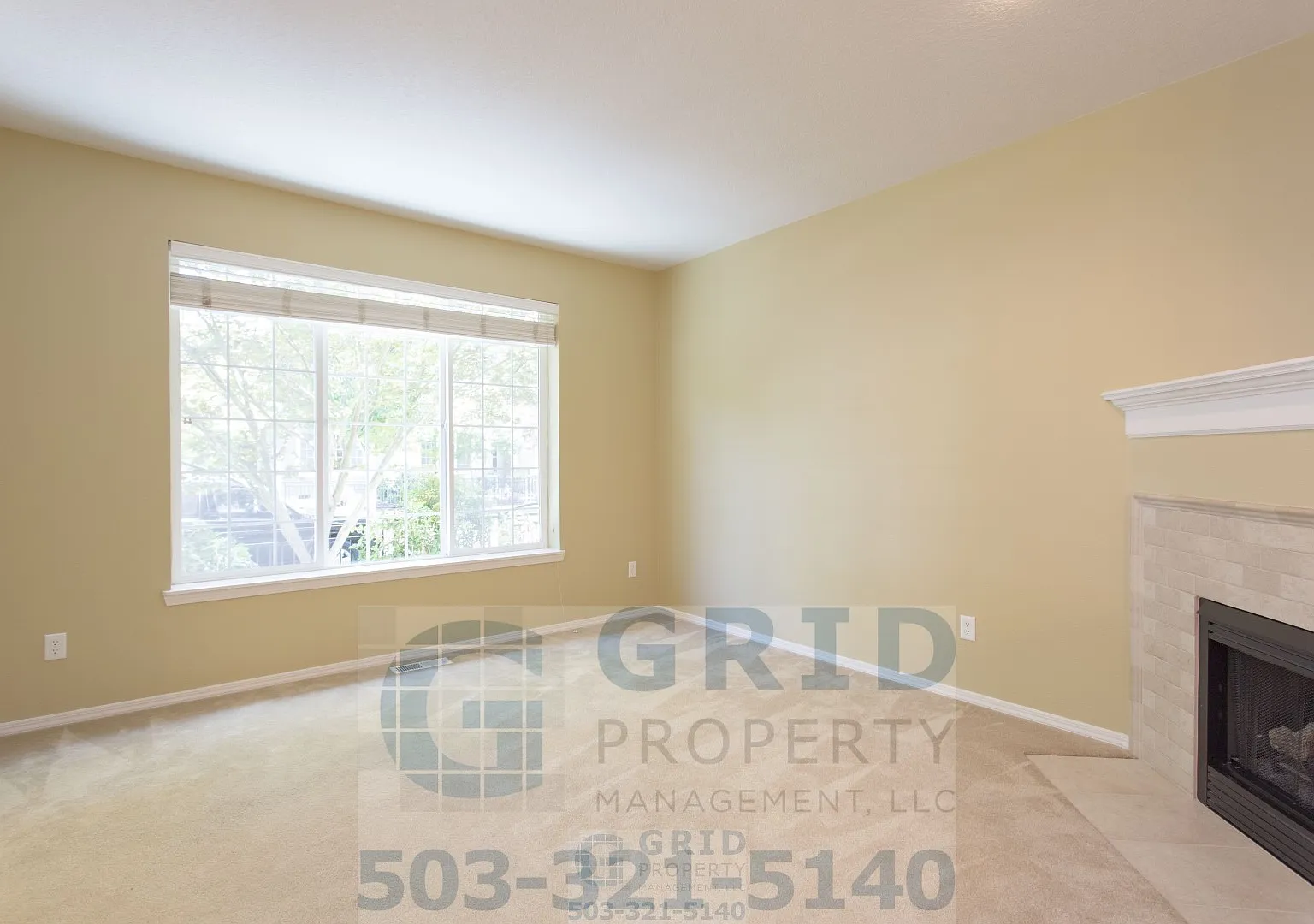 Spacious 3 Bedroom, 2.5 Bath Townhome Available in Hillsboro - 2 Car Garage! — Photo 1