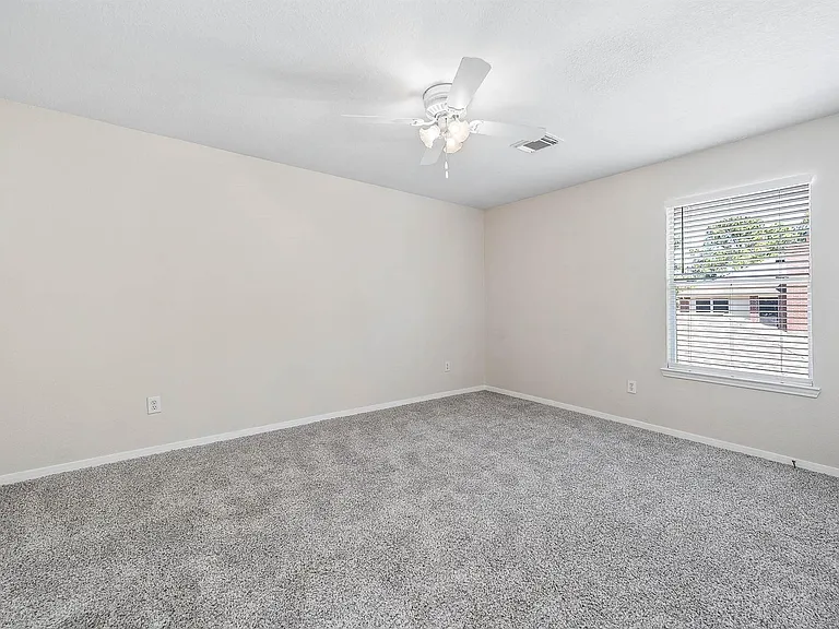 7902 Feather Springs Dr — Photo 29