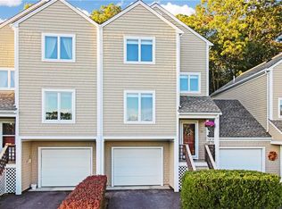 14 Pond View Dr, Hope Valley, RI 02832