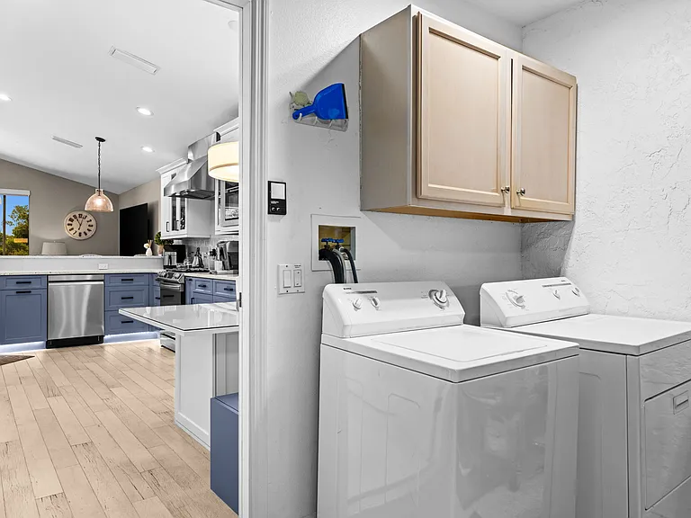 3370 Yonge Ave — Photo 32