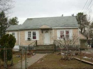 21 Patton St, Brentwood, NY 11717