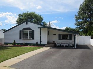 73 Woodshore W, Keyport, NJ 07735