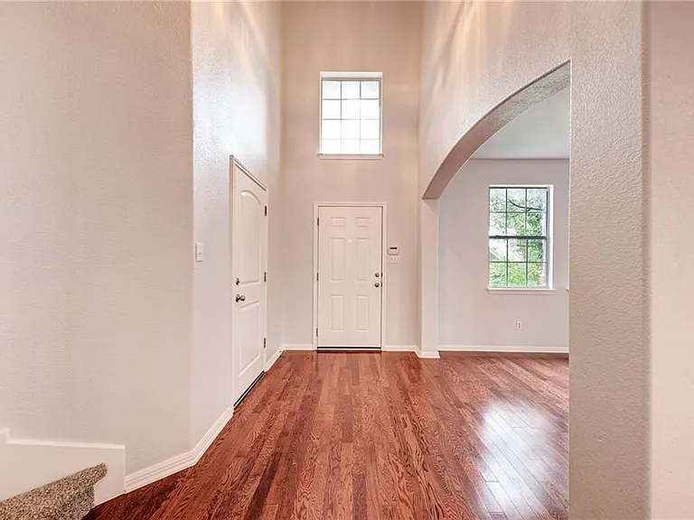 604 Spanish Oak Ter — Photo 2