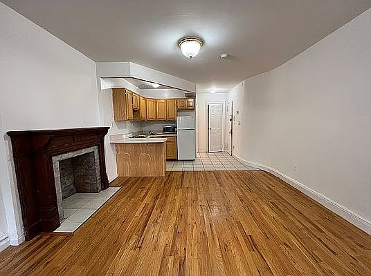 2nd image of 148 W 76th St #A