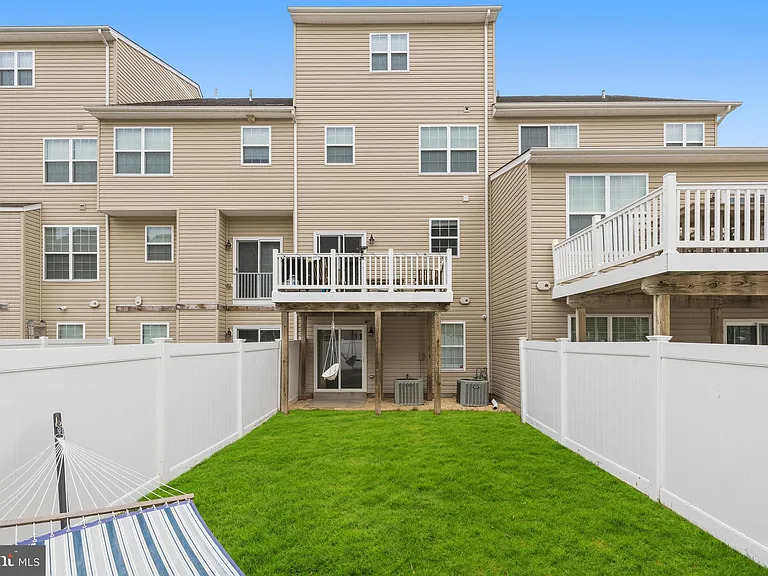121 Polo Way — Photo 42