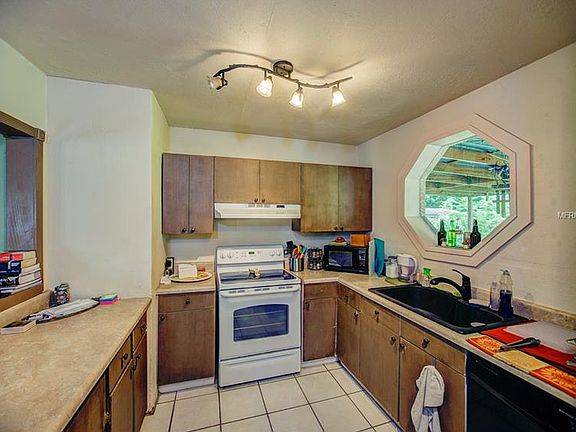 5th image of 9507 N Ashley St