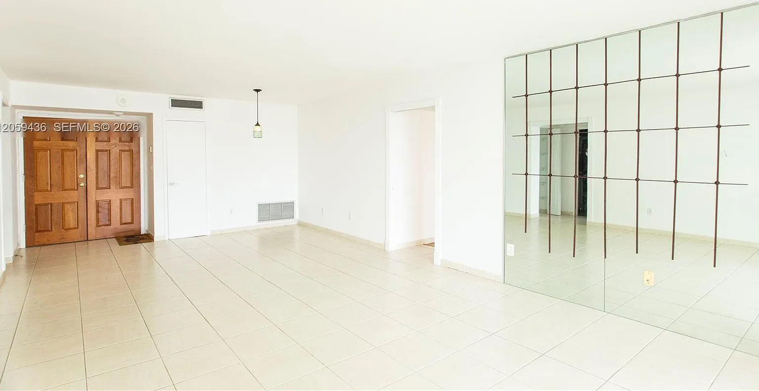 Bayshore Place Condo — Photo 2