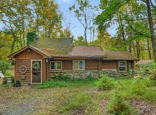 33 Silver Lake Rd, Stockholm, NJ 07460