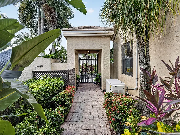 210 Coral Cay Ter — Photo 4