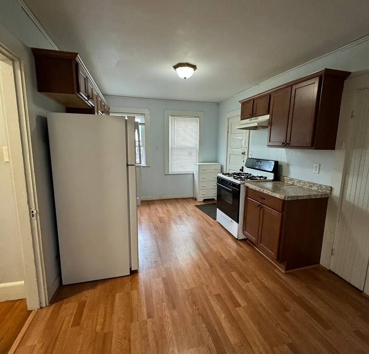 2 bed, 1000 sqft, $2,700 — Photo 1