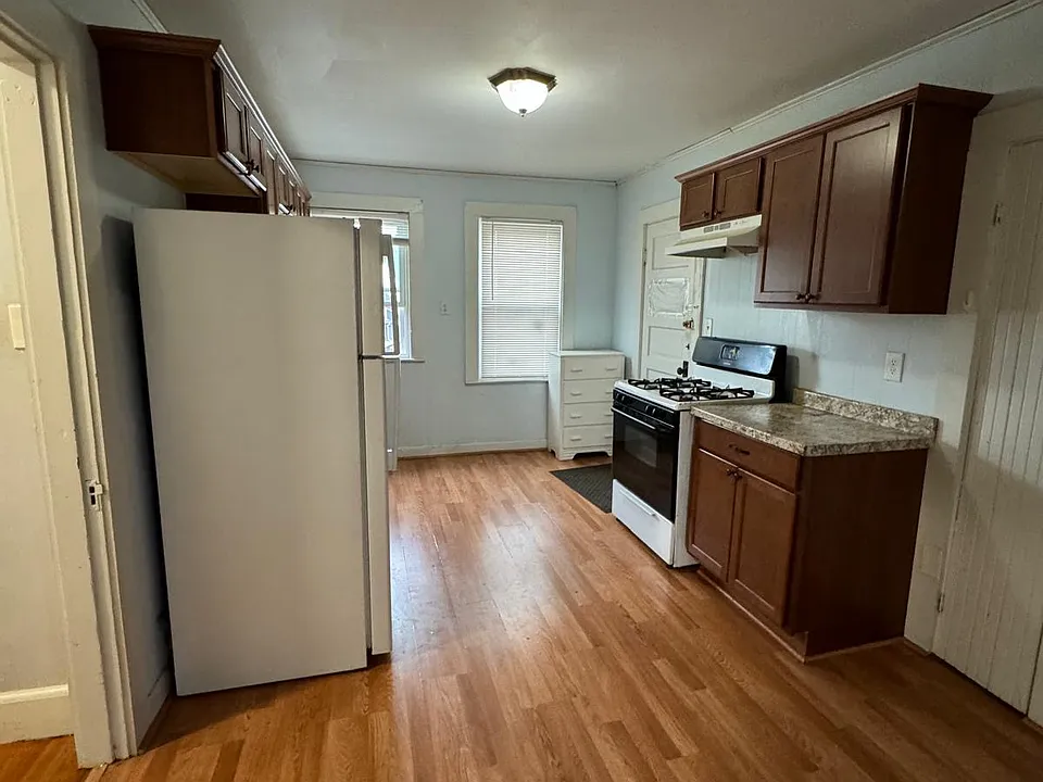 15 Hoyle St #3