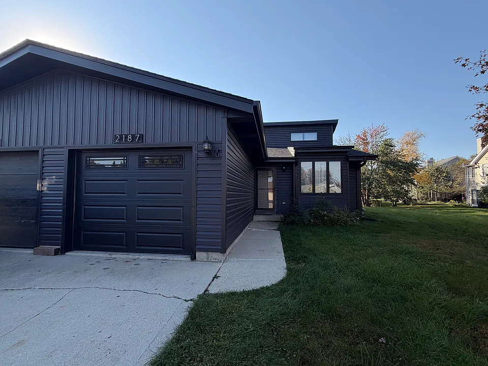 2187 Royal Blvd