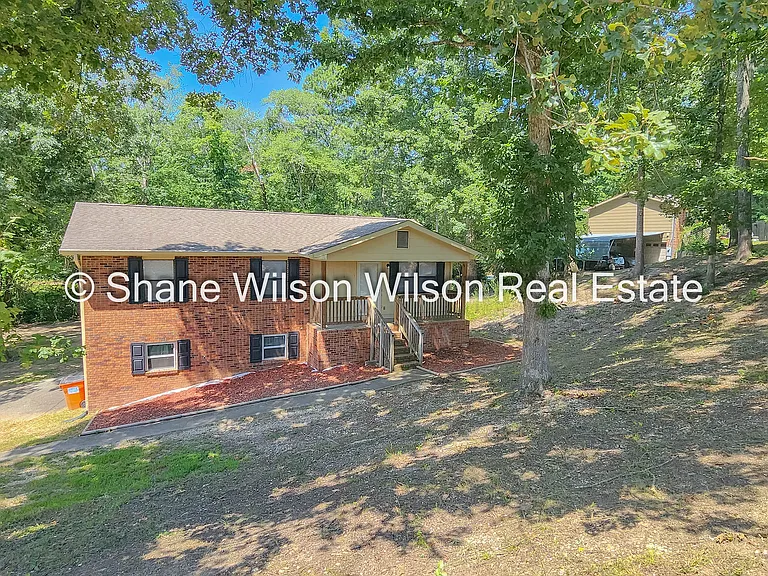 151 Kathy Dr — Photo 1