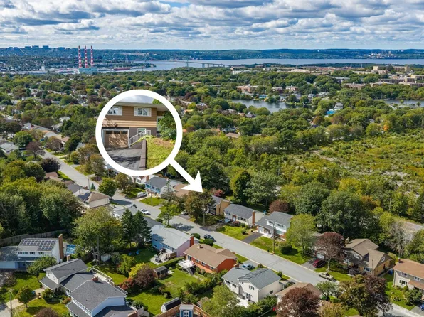 47 Kingston Cres, Dartmouth, NS B3A 2L9