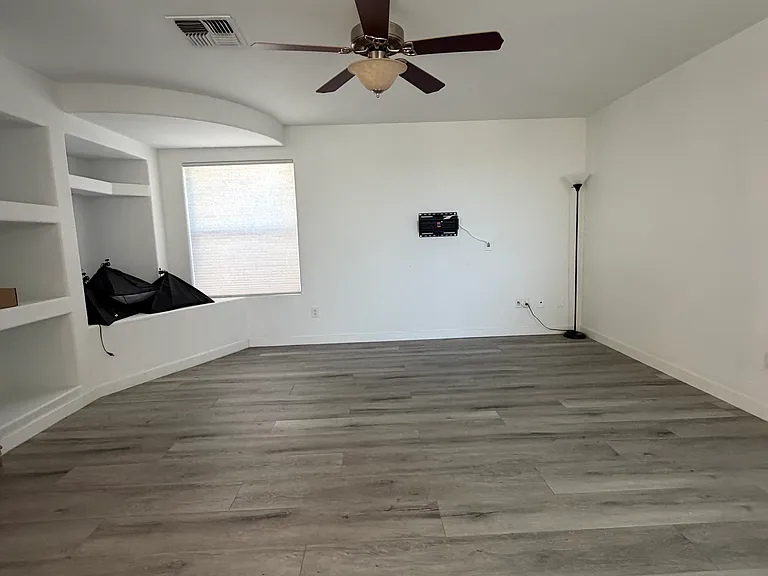 1124 W Laurel Ave — Photo 4