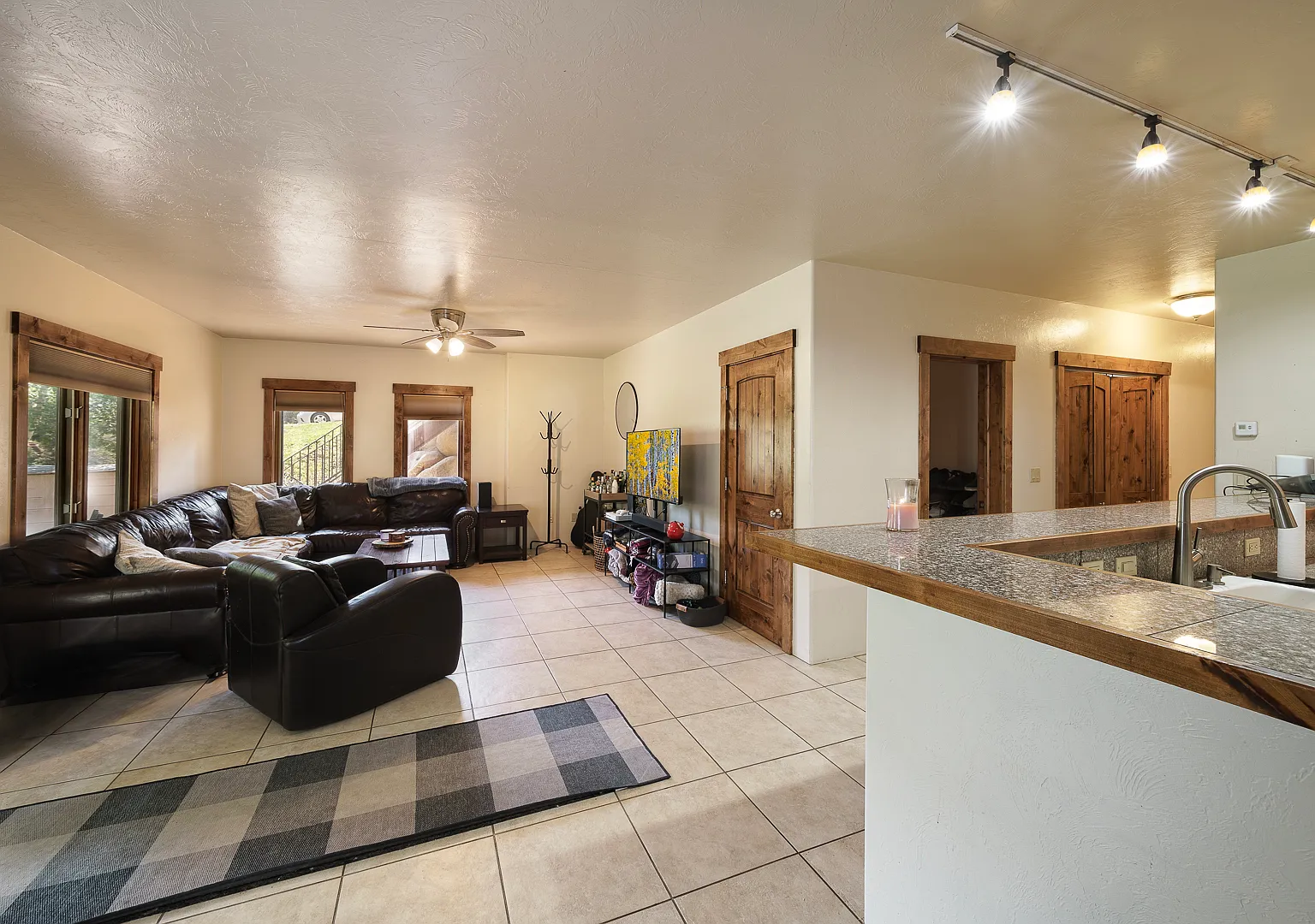 Riverfront 3BR / 2BA Apartment | Private Patio + Firepit |Walk to Riverwalk — Photo 4