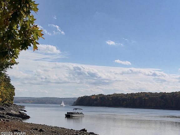 4th image of 50 Paupack Point Rd
