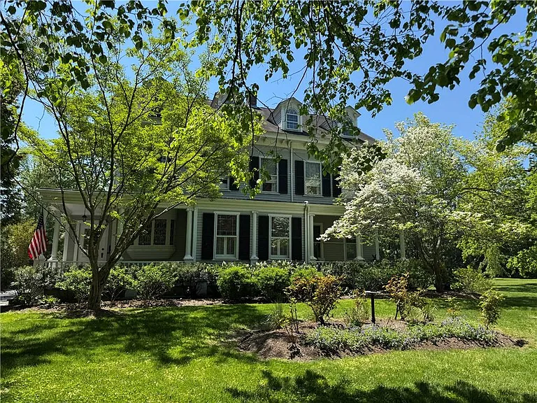 141 Narragansett Ave #2B — Photo 2