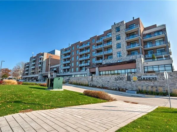 3290 New St #106, Burlington, ON L7N 1M8