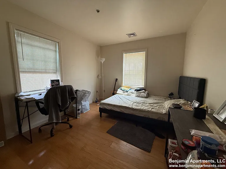 36 Raymond St #B — Photo 11