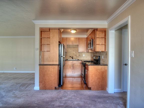 2nd image of 1549 San Carlos Ave APT 05