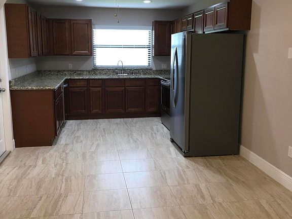 5th image of 3076 Sea Gate Cir #3078