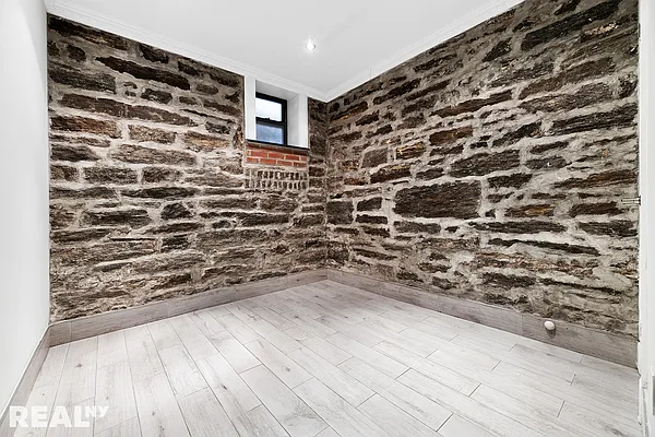 Rented by REAL New York | media 19