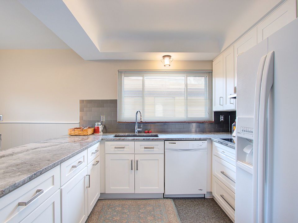 2nd image of 23511 Beverly Ave