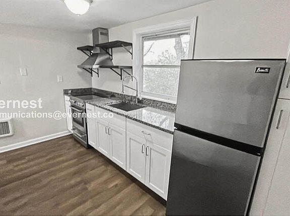 3rd image of 1700 Ashmore Ave #B