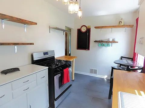 5th image of 1816 19th Ave NE