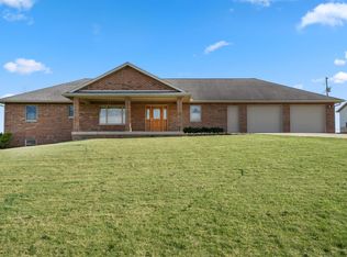 1956 295th St, Manchester, IA 52057