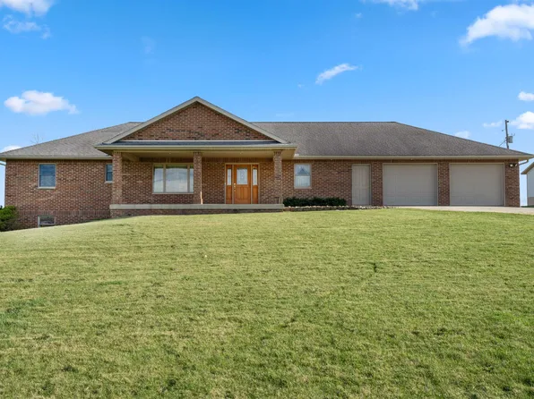 1956 295th St, Manchester, IA 52057
