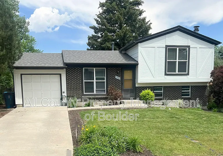 1520 Taft Ct — Photo 1