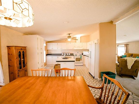 3rd image of 10211 S Country Dr