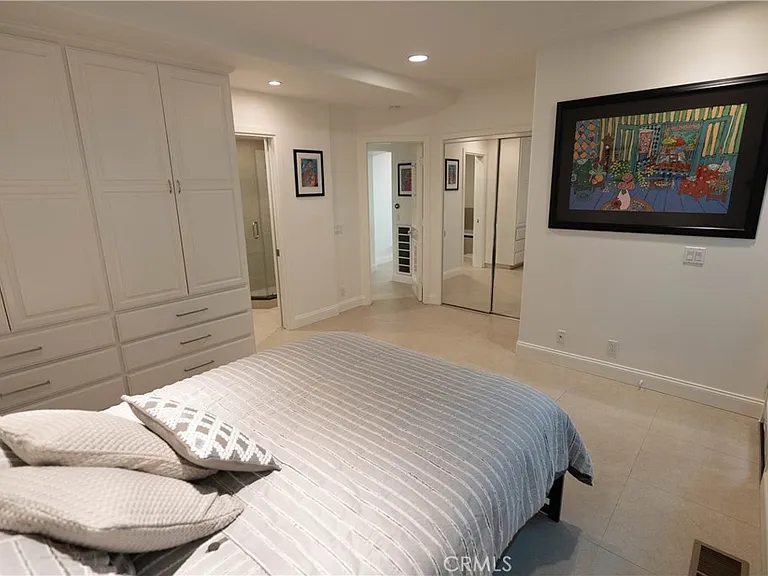 558 Cliff Dr — Photo 11