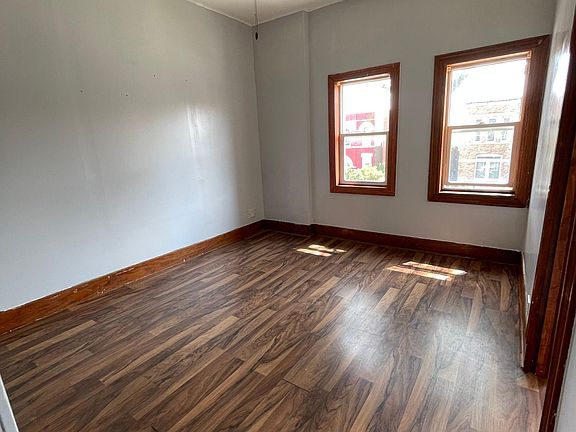 2nd image of 3552 W Le Moyne St #2