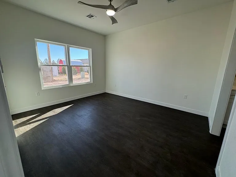 205 Unruh St #B — Photo 7