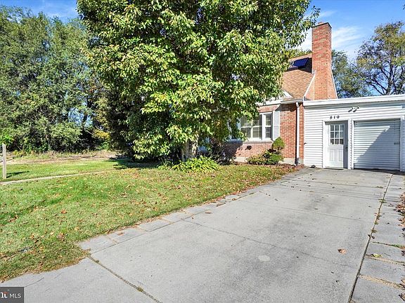 3rd image of 819 E 11th Ave