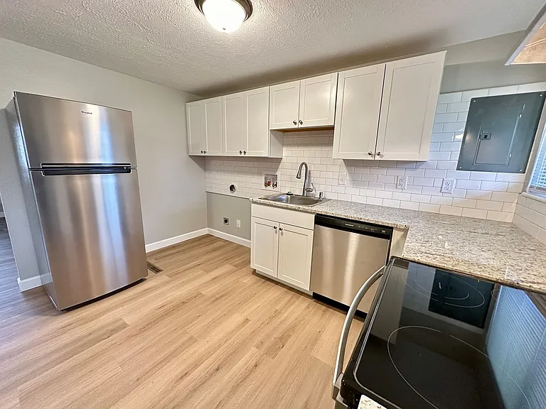 301 Henrich Dr — Photo 8