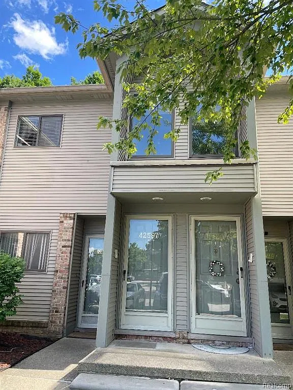2 bed, 2.0 bath, 1168 sqft, $1,550 — Photo 2
