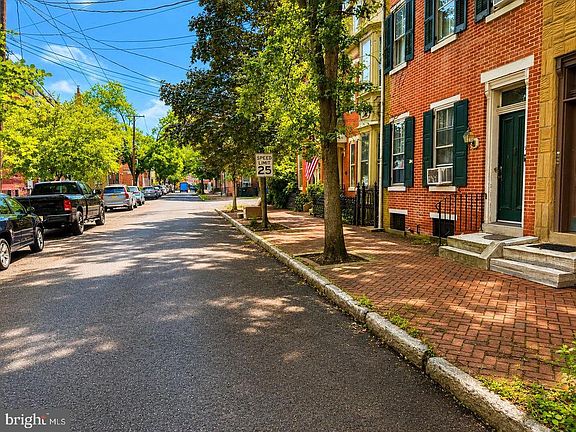 4th image of 26 W Union St 4