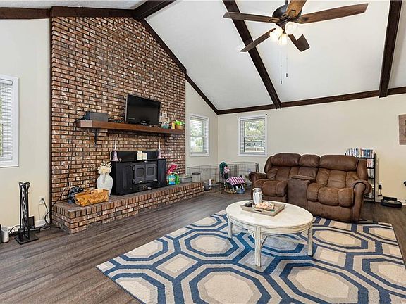 4th image of 560 Lee Road 219