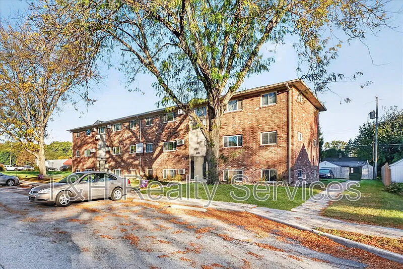 2 bed, 1.0 bath, 775 sqft, $1,000 — Photo 3