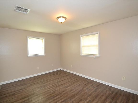4th image of 4722-24 Shalimar Dr