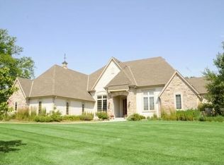 12913 N Cobblestone Ct, Mequon, WI 53097