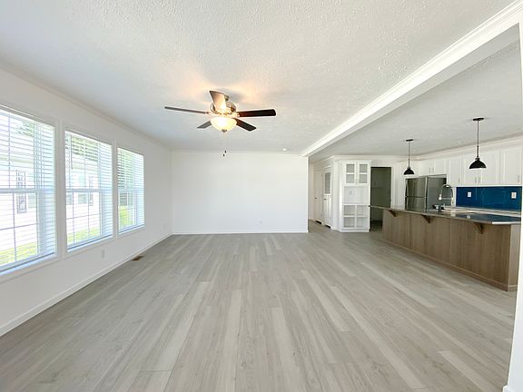 5th image of 54 Buckingam Dr